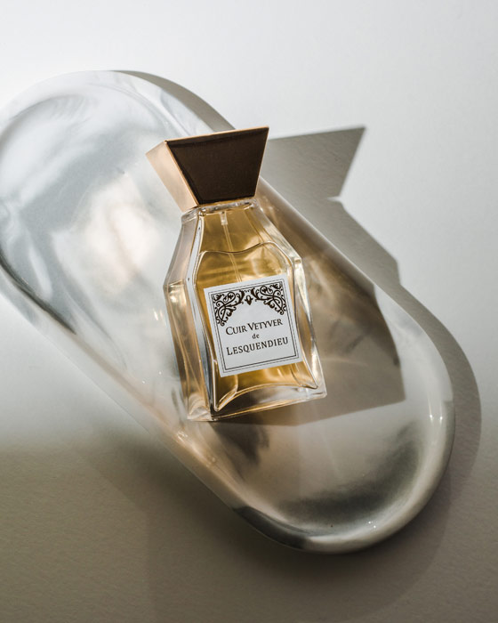 Parfum cuir vetiver de la maison Lesquendieu