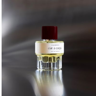 parfum-cuir-a-corps-chambre-52